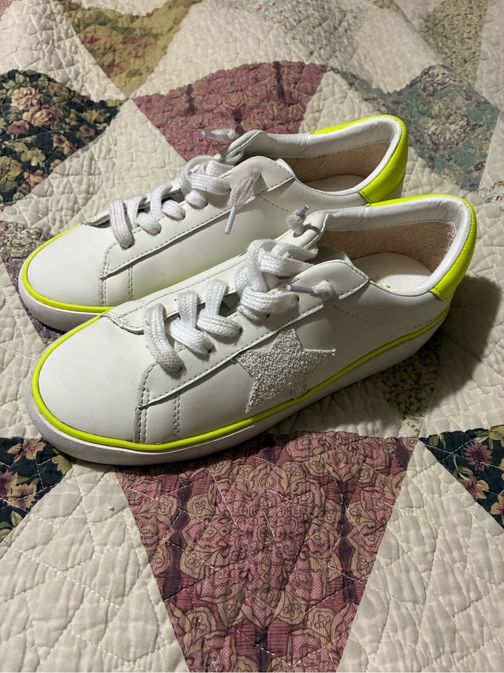 White Women's Low-Top Sneakers with Neon Yellow Trim
